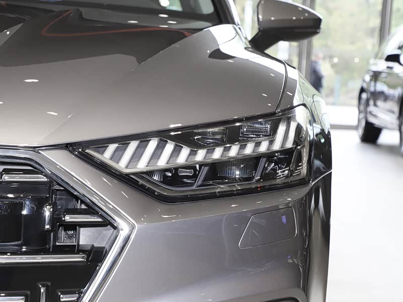 上汽奥迪 奥迪a7l 2022款 45 tfsi s-line 筑梦未来版