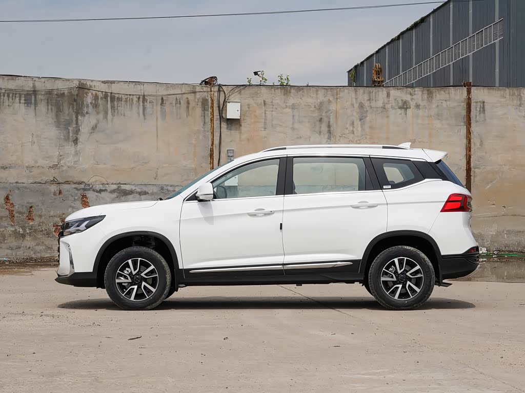 东风风行 风行t5 2023款 1.6l 手动追梦版 五座