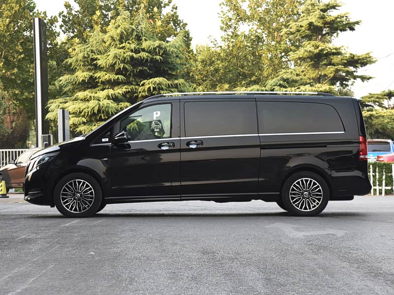 福建奔驰 奔驰v级 2018款 v 260 l 尊贵加长版 国vi
