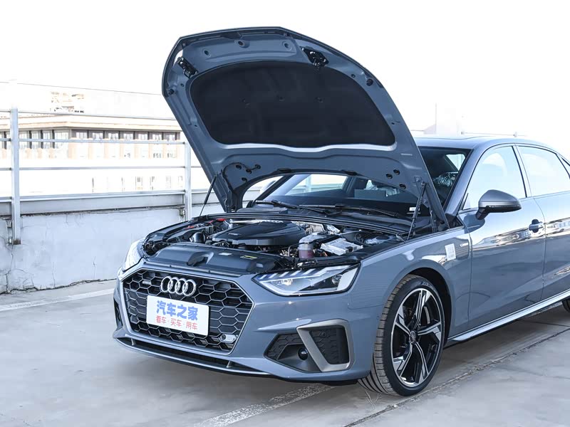 一汽奥迪 奥迪a4l 2022款 40 tfsi quattro rs套件燃速型