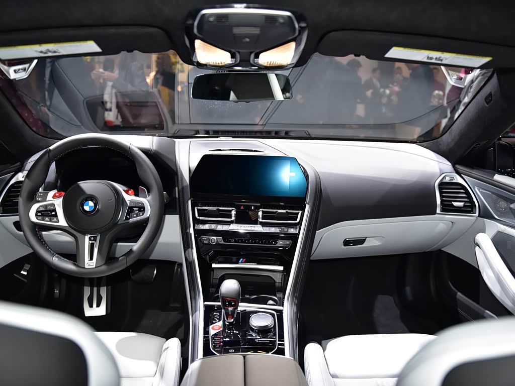 宝马m 宝马m8 2020款 m8 四门轿跑车 雷霆版 银石色 中控方向盘 已经