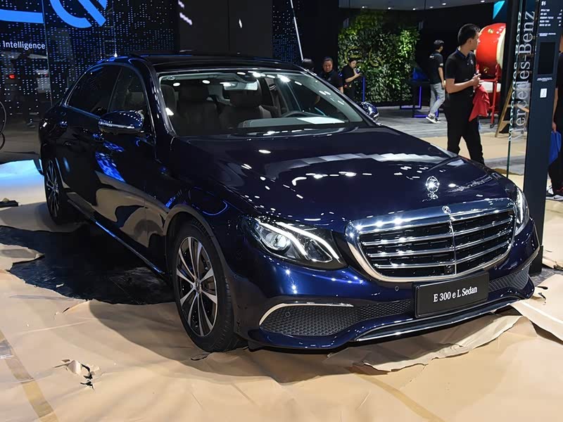 北京奔驰 奔驰e级新能源 2020款 e 300 e l 水硅矾钙石蓝 车身外观