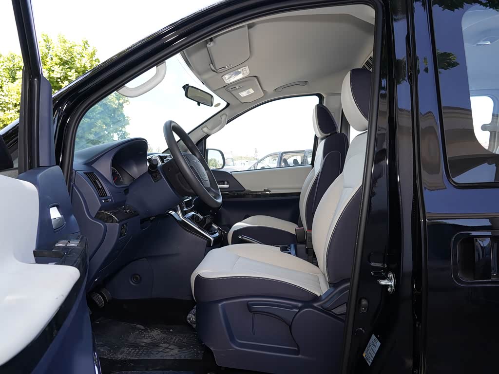 东风风行 菱智plus 2023款 2.0l 手动舒适型cng 7座