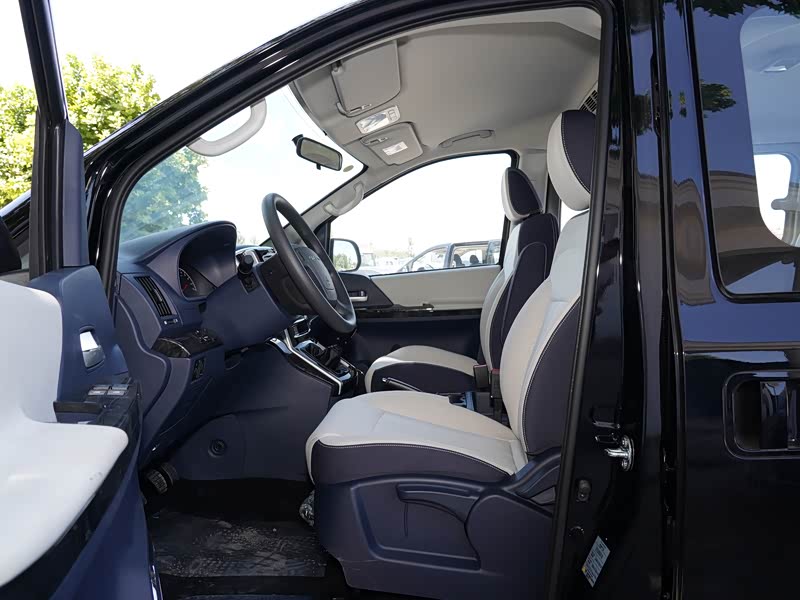 东风风行 菱智plus 2023款 2.0l 手动舒适型cng 7座