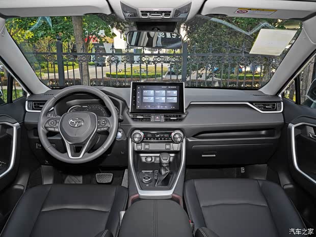 rav4荣放售价14.38万起 欢迎到店垂询