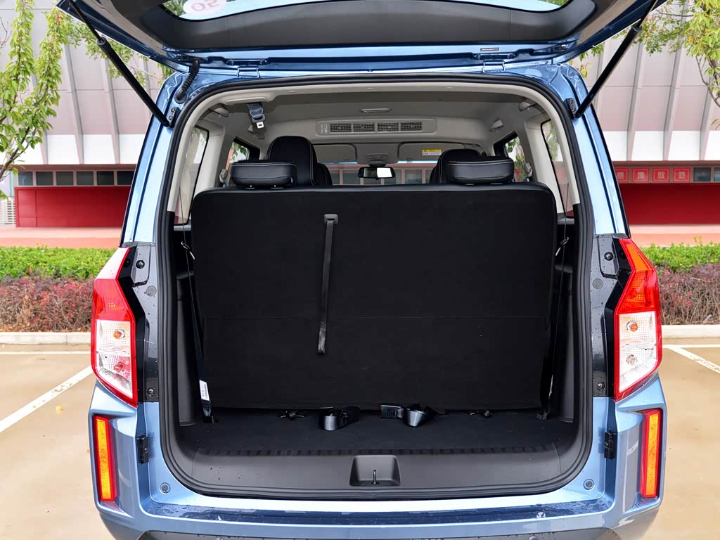 上汽通用五菱 五菱宏光plus 2019款 1.5t 手动豪华型 7座