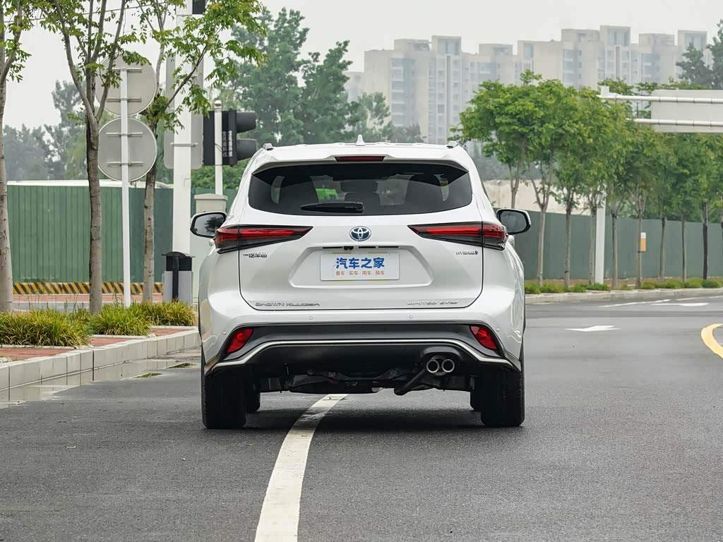 一汽丰田 皇冠陆放 2023款 2.5l hev四驱旗舰版
