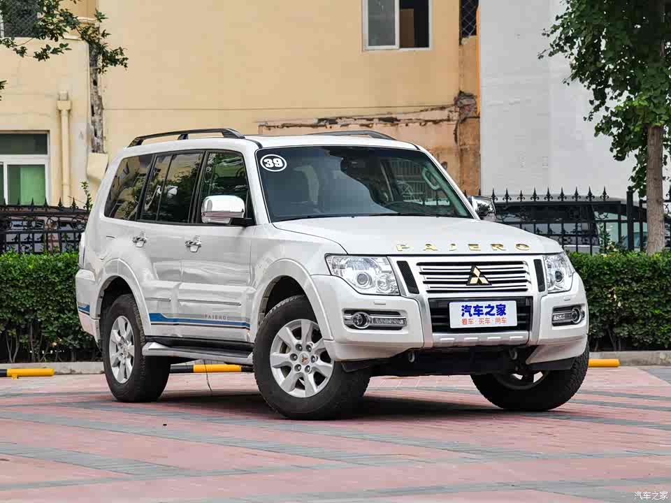 一键领钱     作为三菱的旗舰suv,拥有近40年历史的三菱帕杰罗在汽车