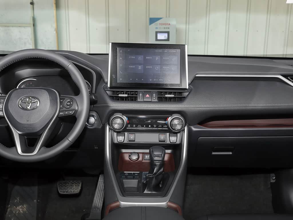 一汽丰田 rav4荣放 2022款 2.0l cvt两驱尊贵版