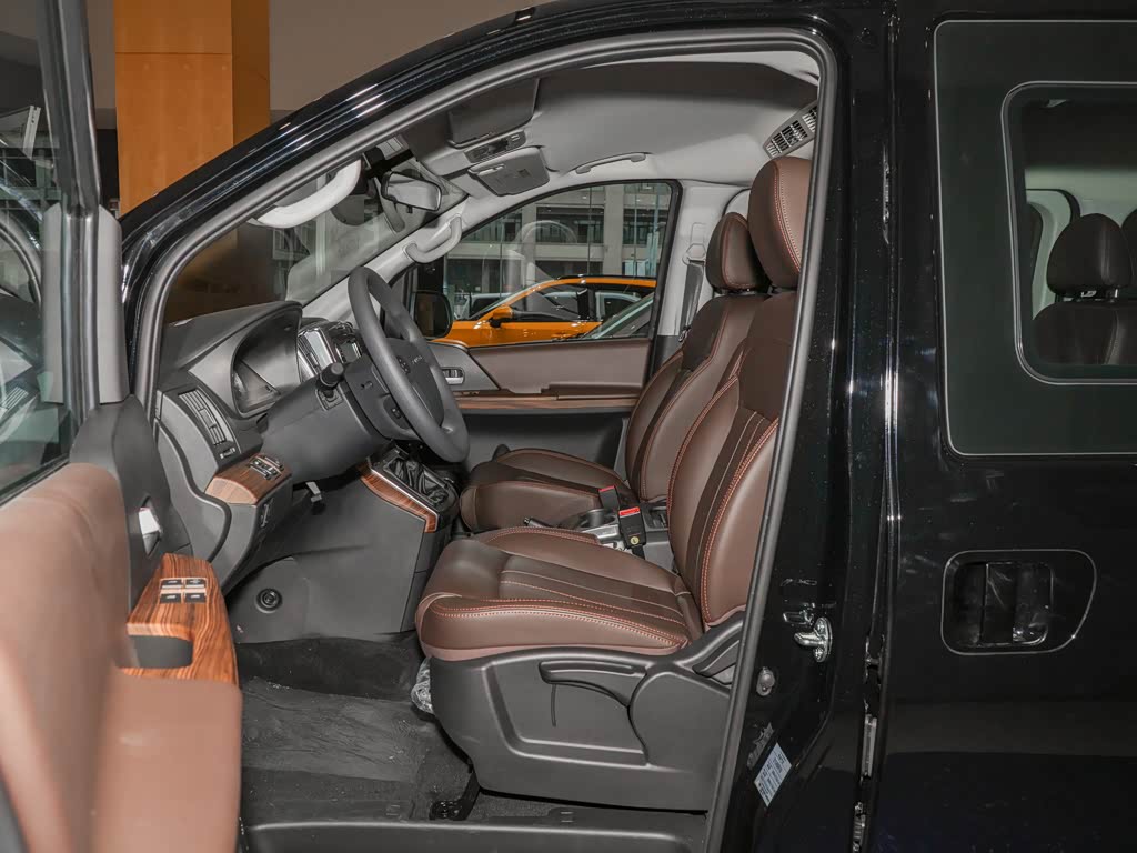 东风风行 菱智plus 2021款 2.0l 手动豪华型cng 7座