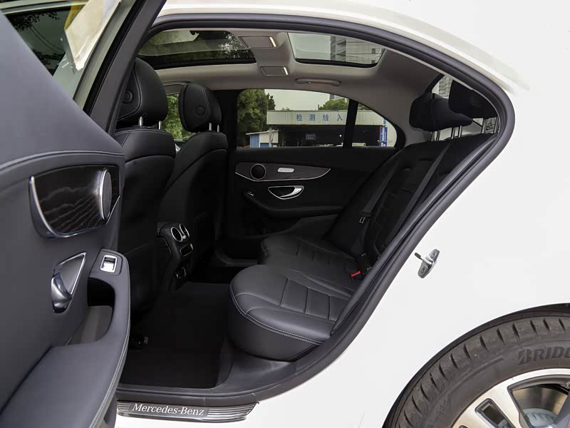 北京奔驰 奔驰c级 2021款 c 200 l 时尚型运动版 车厢座椅已经是最后