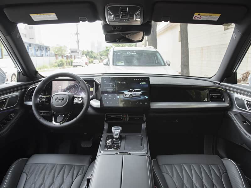 广汽乘用车 传祺gs8 2022款 领航系列 2.0tgdi 四驱至尊版(六座)