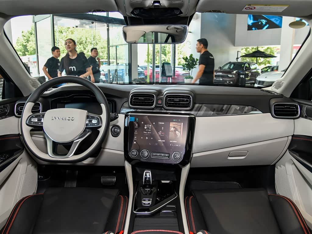 领克 领克02 2018款 1.5t 两驱耀pro版