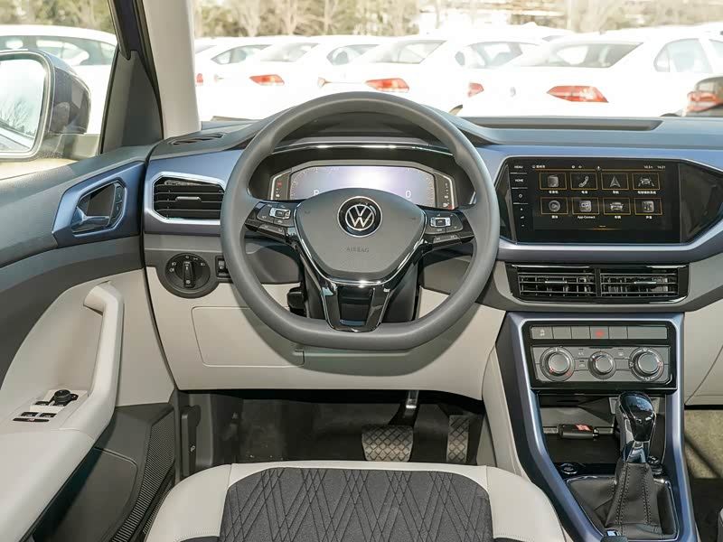 朝阳川达捷众4s店>上汽大众>途铠>2022款280tsidsg舒适版>中控方向盘>