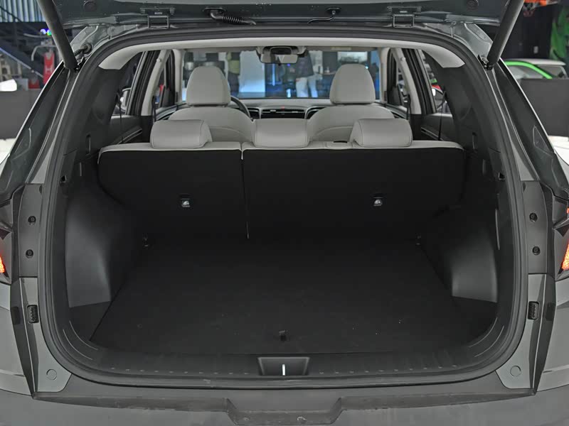 北京现代 途胜 2022款 途胜l 2.0l 混动·旗舰版