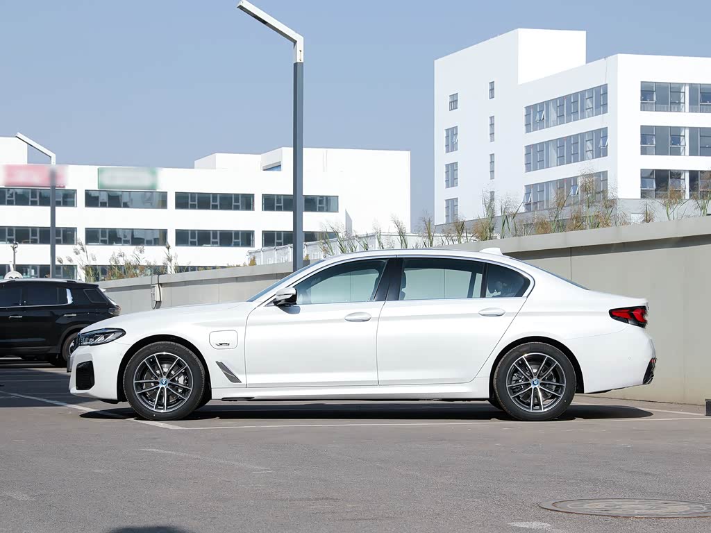 华晨宝马 宝马5系新能源 2022款 改款三 535le 先锋版m运动套装