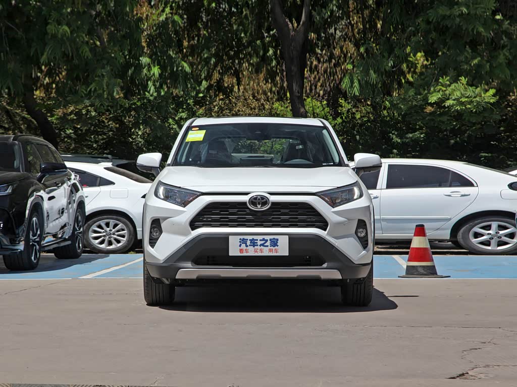 一汽丰田 rav4荣放 2022款 2.0l cvt两驱风尚plus版