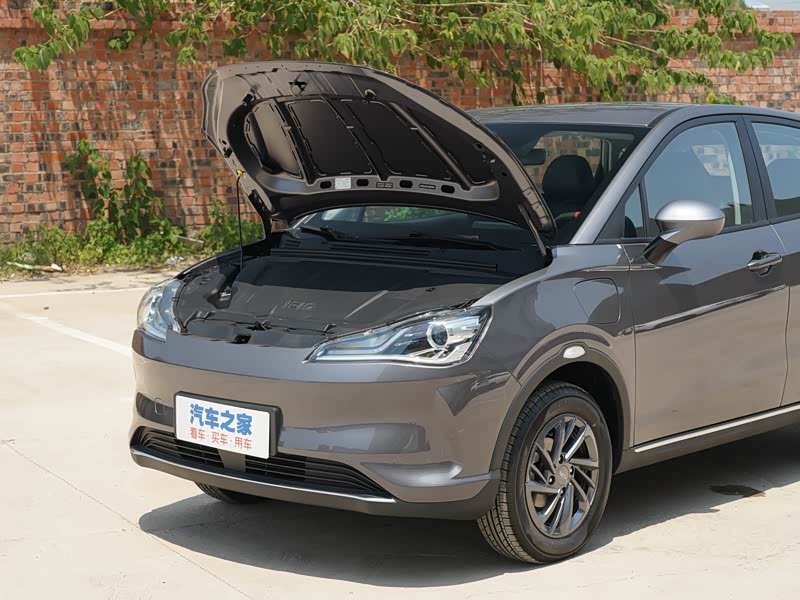 合众汽车 哪吒v 2022款 潮 300 lite 三元锂