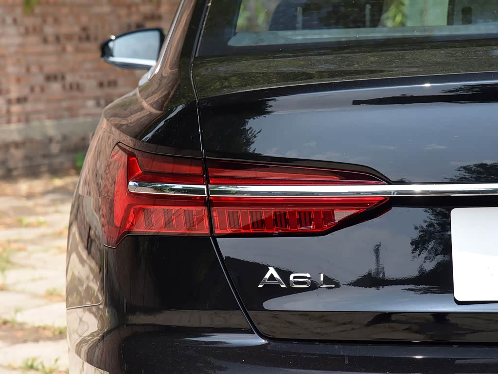 一汽奥迪 奥迪a6l 2023款 45 tfsi 臻选动感型