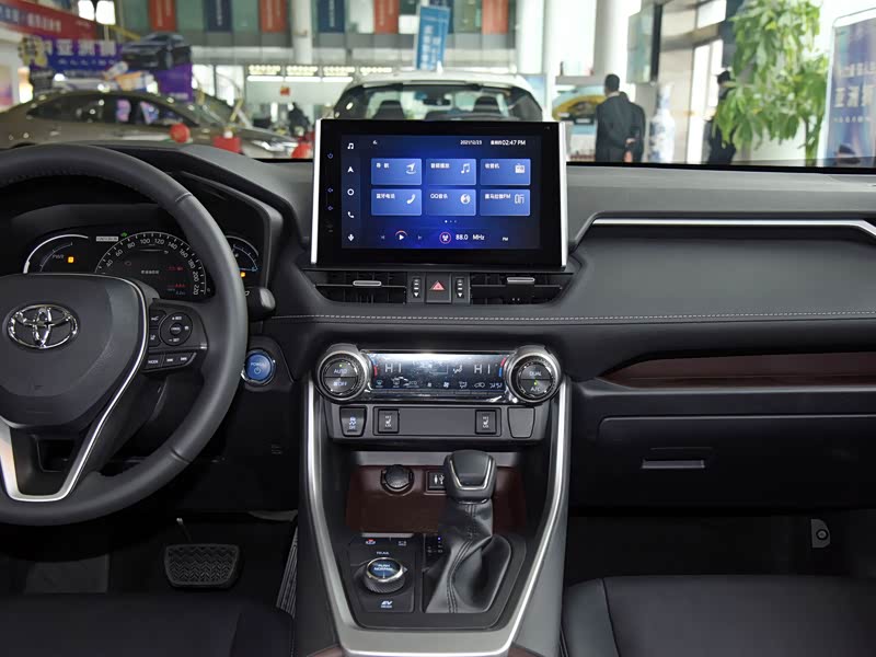 一汽丰田 rav4荣放 2021款 改款 双擎 2.5l cvt四驱旗舰版