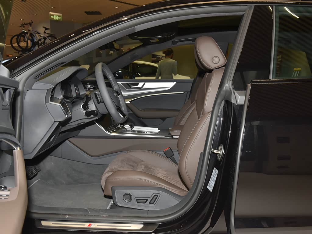 上汽奥迪 奥迪a7l 2022款 45 tfsi quattro s-line 风骑士