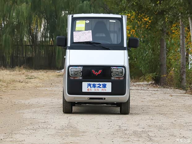 五菱e10正价销售368万起欢迎垂询