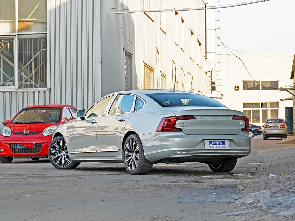 沃尔沃亚太 沃尔沃s90新能源 2022款 改款 t8 e驱混动 智雅豪华版