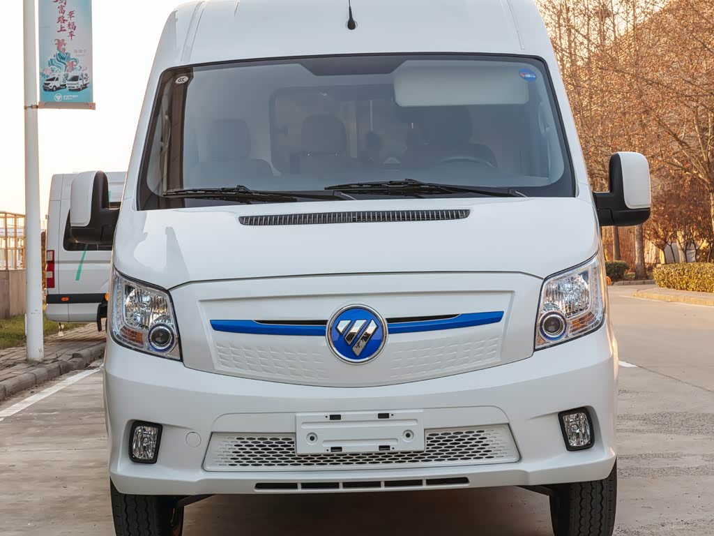 福田汽车 图雅诺智蓝新能源 2022款 厢式运输车加长轴中顶3座79.92kwh