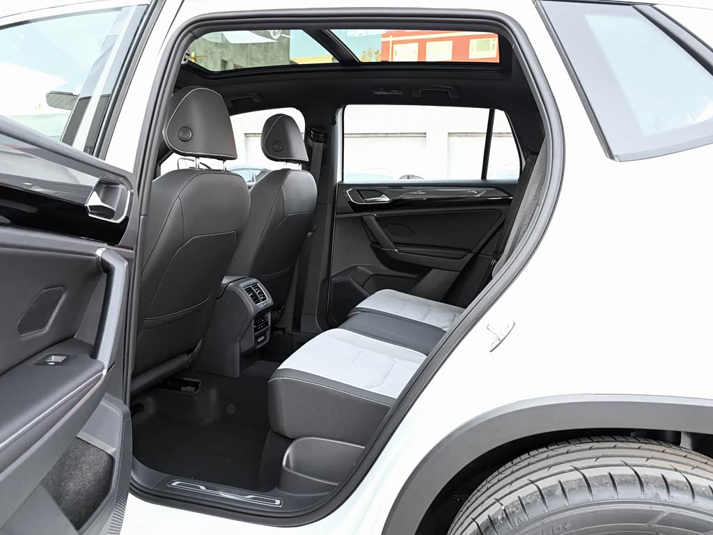 店>一汽-大众>探岳>2022款380tsi四驱r-line智联版>车厢座椅>2022款