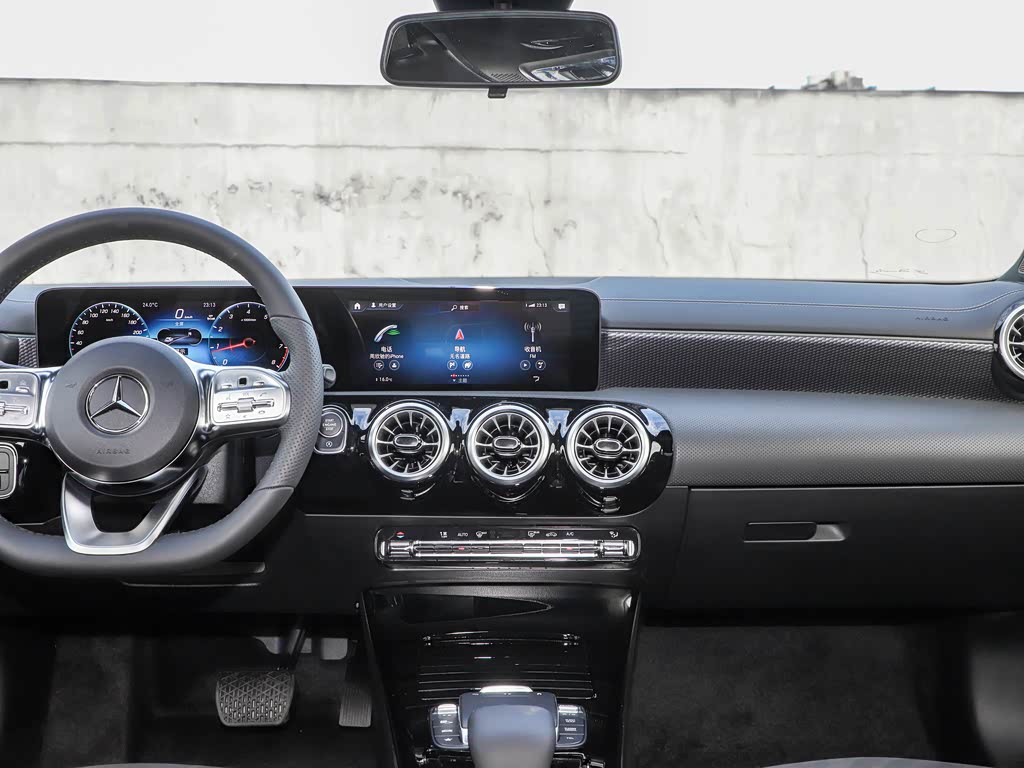 北京奔驰 奔驰a级 2022款 改款三 a 200 l 运动轿车时尚型