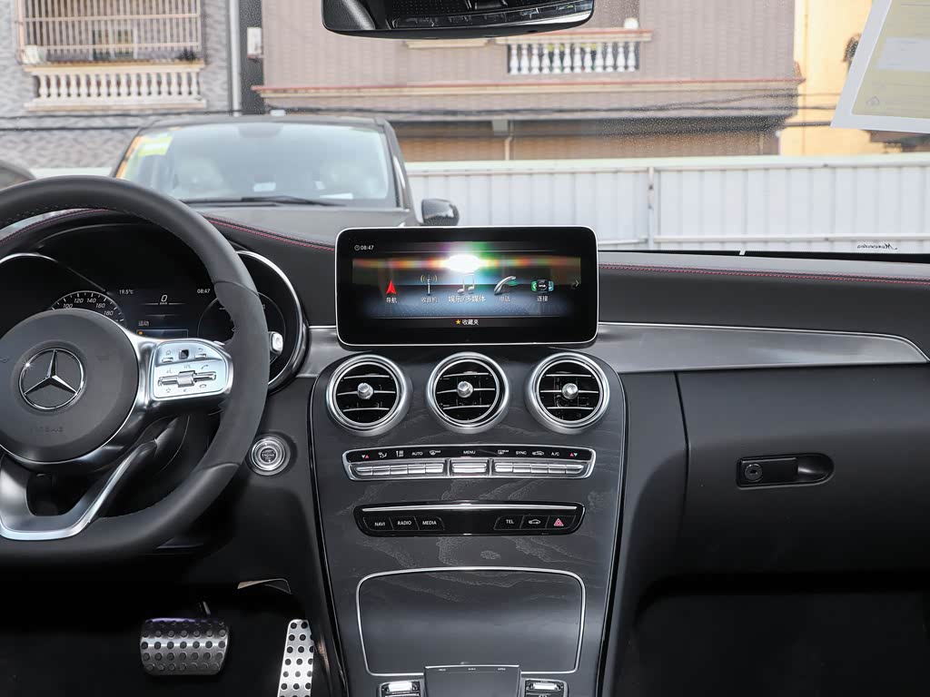 淮安之星奔驰>奔驰(进口)>奔驰c级(进口)>2022款改款c260轿跑车>中控