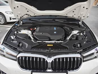 宝马5系新能源 2022款 改款二 535le 豪华套装