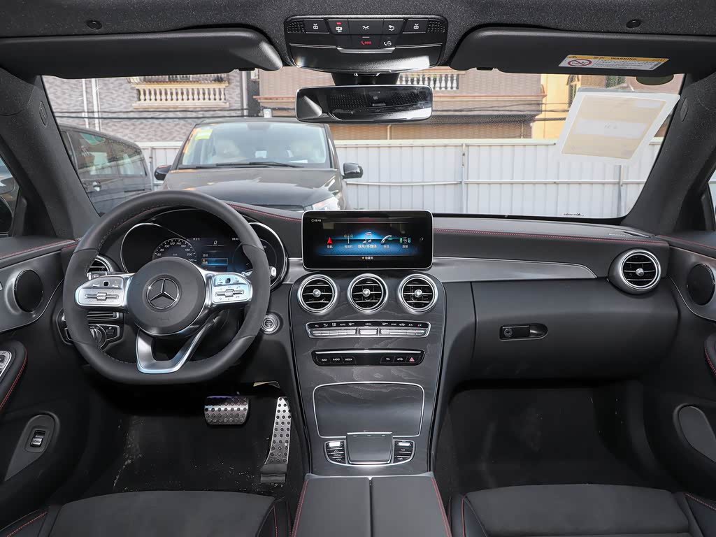 城4s店>奔驰(进口)>奔驰c级(进口)>2022款改款c260轿跑车>中控方向盘>