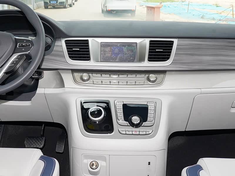 上汽大通 上汽大通maxus g10 2021款 2.0t 自动精英版 柴油 7座