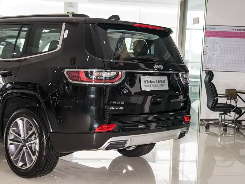 广汽菲克jeep 大指挥官 2018款 2.0t 四驱智享版 国vi