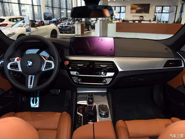 宝马m5热销中 目前售价145.39万元起