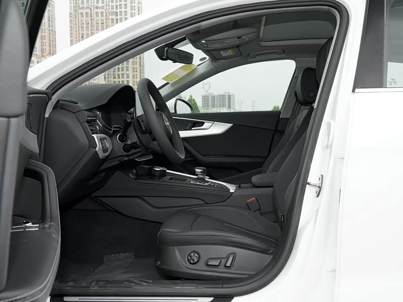 青岛广裕奥迪>一汽-大众奥迪>奥迪a4l>2020款40tfsi时尚致雅型>车厢