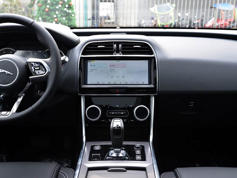 奇瑞捷豹路虎 捷豹xel 2020款 2.0t 200ps r-dynamic 青春运动版