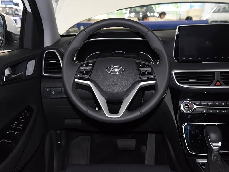 北京现代 途胜 2020款 280tgdi 双离合两驱时尚版 国v 中控方向盘