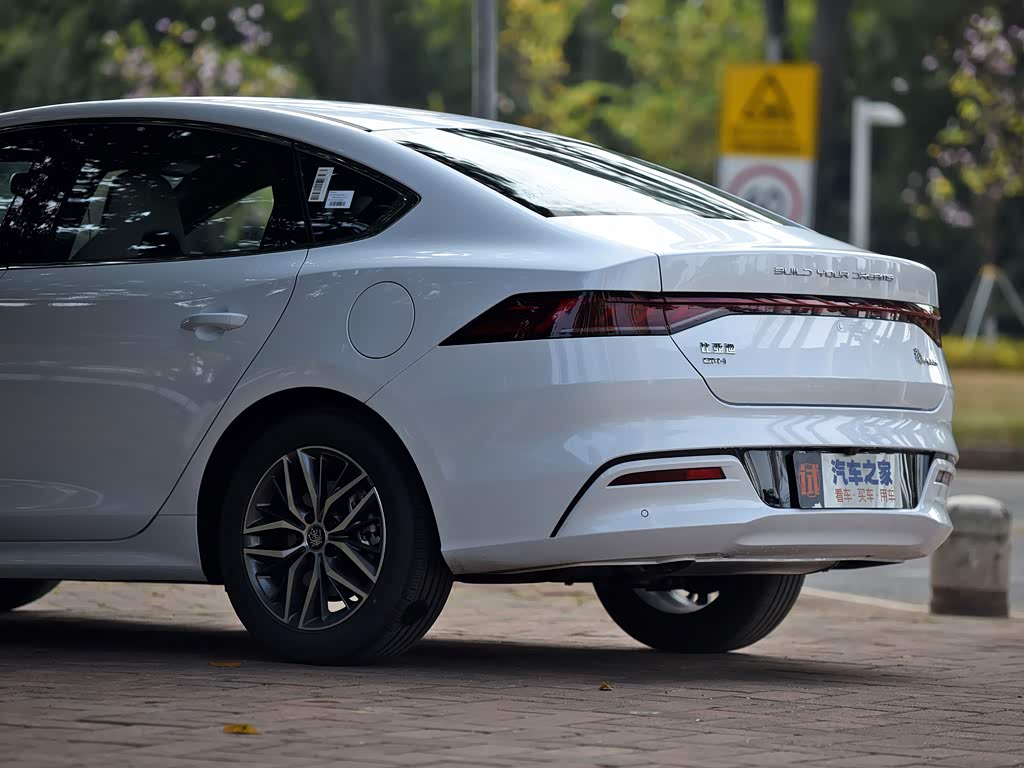 比亚迪 秦plus 2021款 dm-i 55km 旗舰型