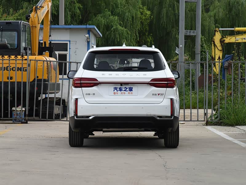 一汽奔腾 奔腾t33 2019款 1.6l 自动豪华型 国vi 北极白 车身外观