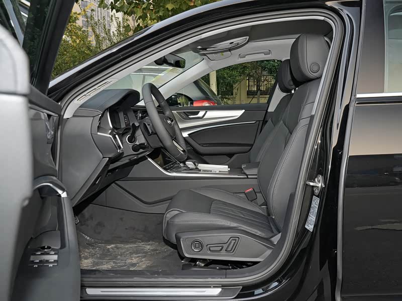 业乔新业奥迪>一汽奥迪>奥迪a6l>2021款45tfsiquattro臻选致雅型>车厢