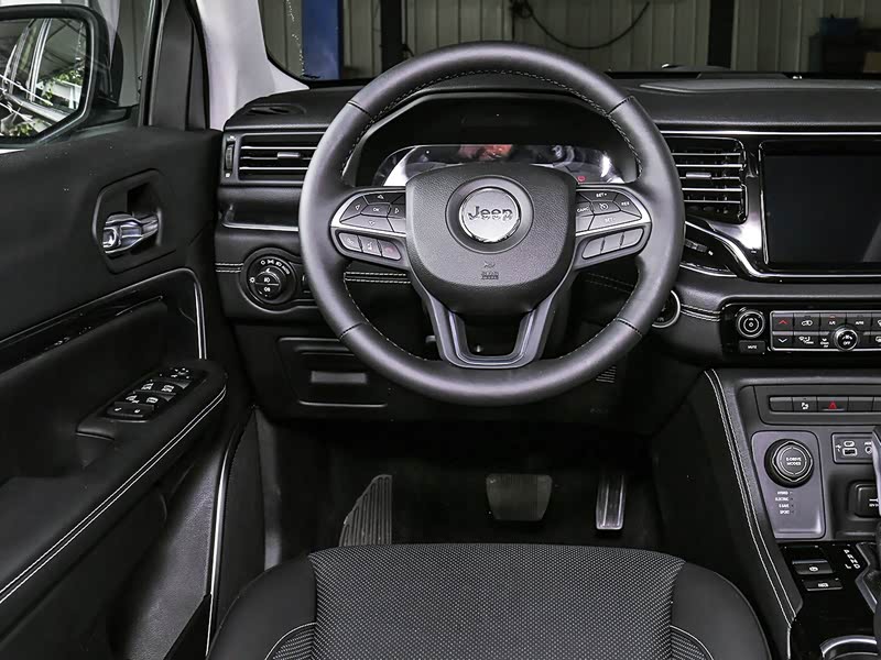 广汽菲克jeep 大指挥官phev 2020款 2.0t 插电混动精英版