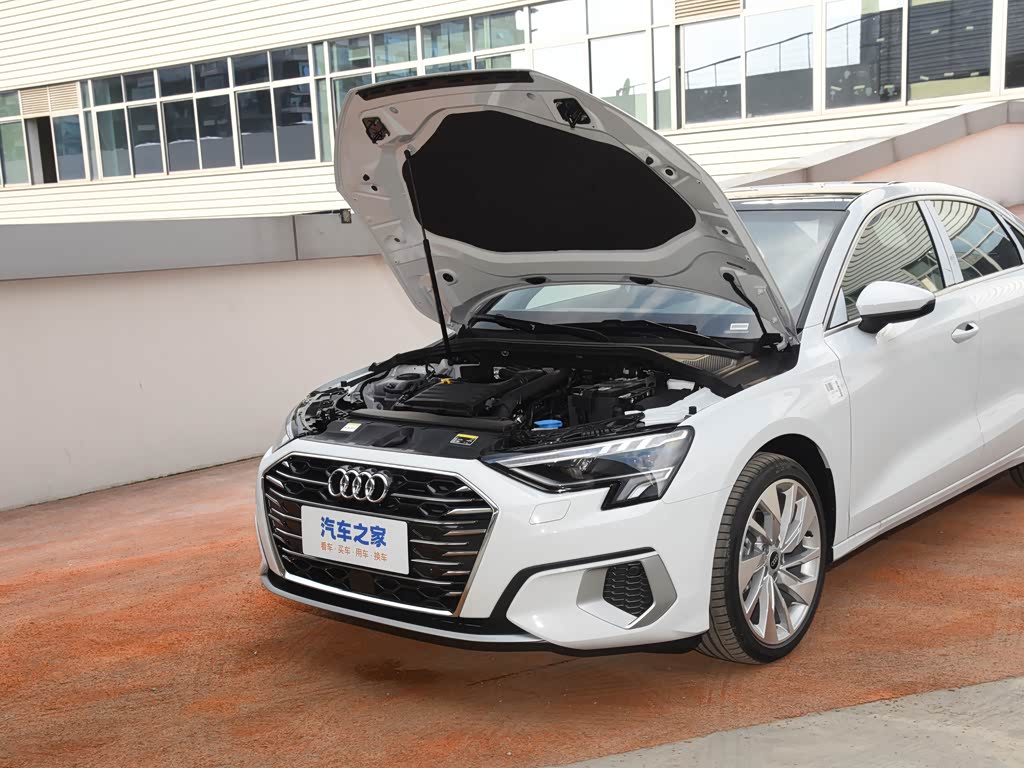 一汽奥迪 奥迪a3 2023款 改款 a3l limousine 35 tfsi 时尚致雅型
