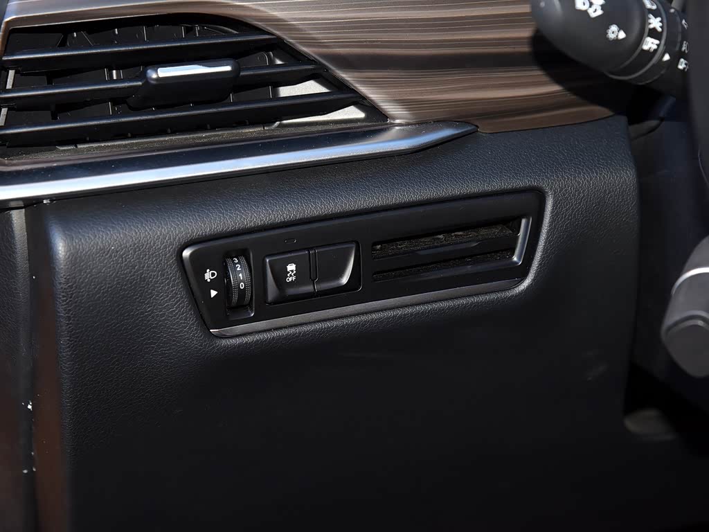 一汽奔腾 奔腾t77 2018款 试装车