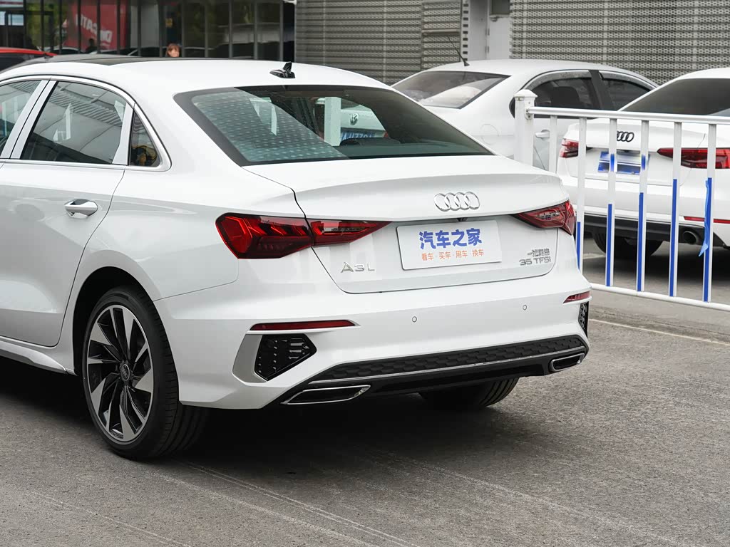 一汽奥迪 奥迪a3 2023款 改款 a3l limousine 35 tfsi 时尚运动型