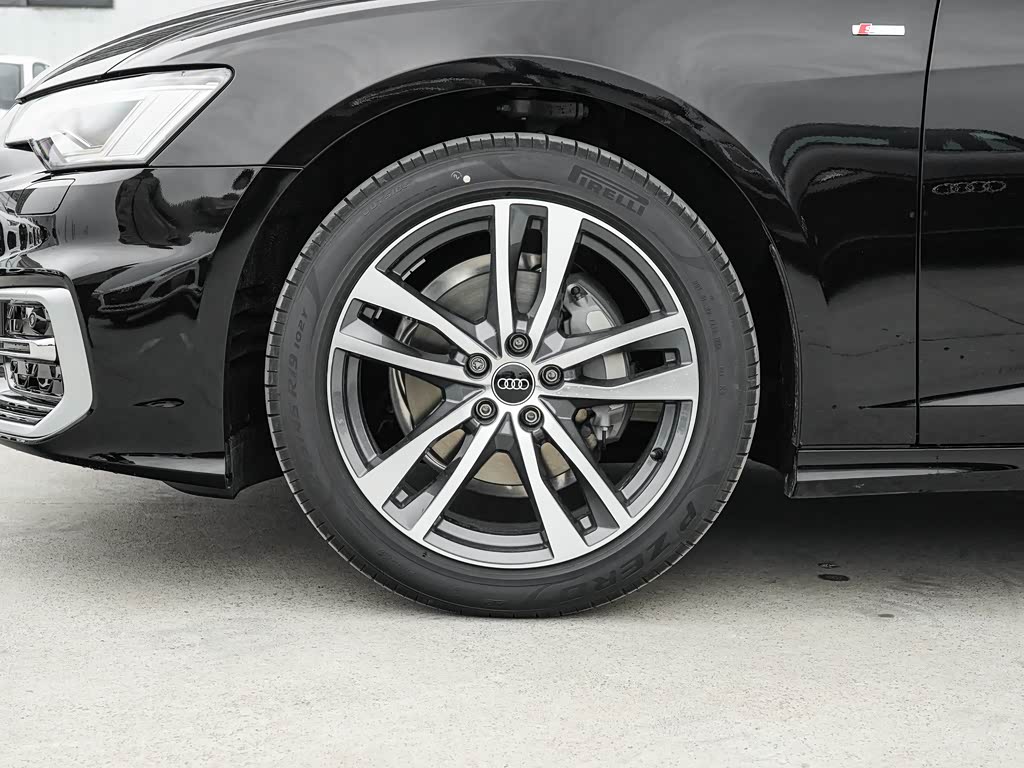 一汽奥迪 奥迪a6l 2023款 改款 40 tfsi 豪华动感型