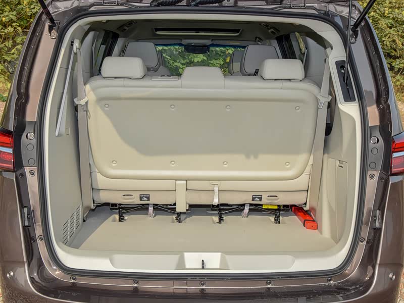 上汽通用别克 别克gl8 2021款 陆上公务舱 652t 智慧尊贵型