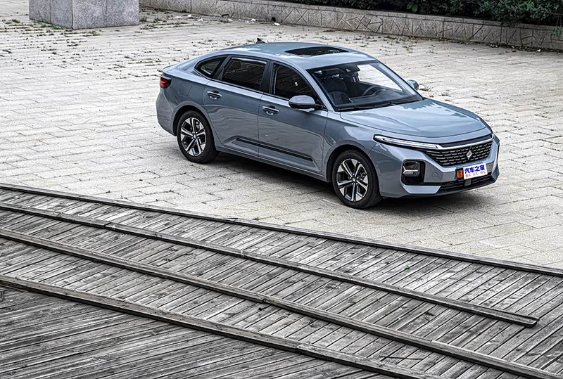 上汽通用五菱 宝骏rc-5 2020款 1.5t cvt智耀旗舰型