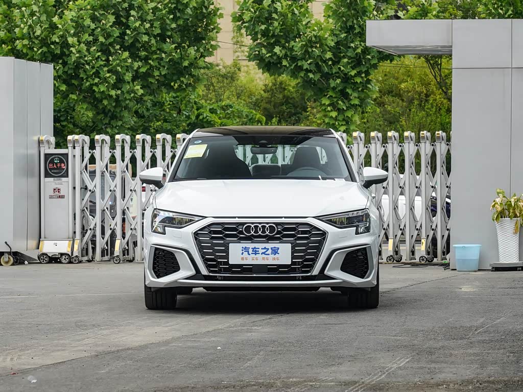 一汽奥迪 奥迪a3 2023款 改款 a3l limousine 35 tfsi 时尚运动型